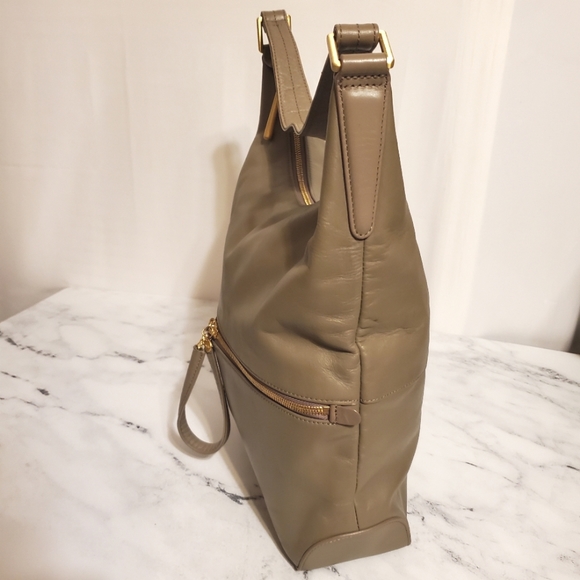 HOBO Limited Edition Gorgeous Taupe/Light Brown Leather Shoulder Bag - Picture 3 of 12